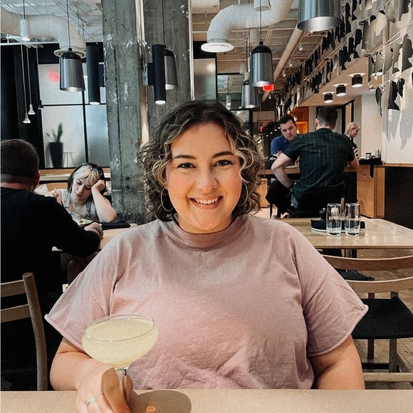 Meet your Posher, Anna - Picture 4 of 4